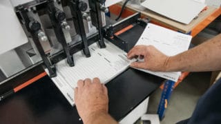 Weiterverarbeitung Druckerzeugnisse binden lassen bei von Stern'sche Druckerei Lüneburg